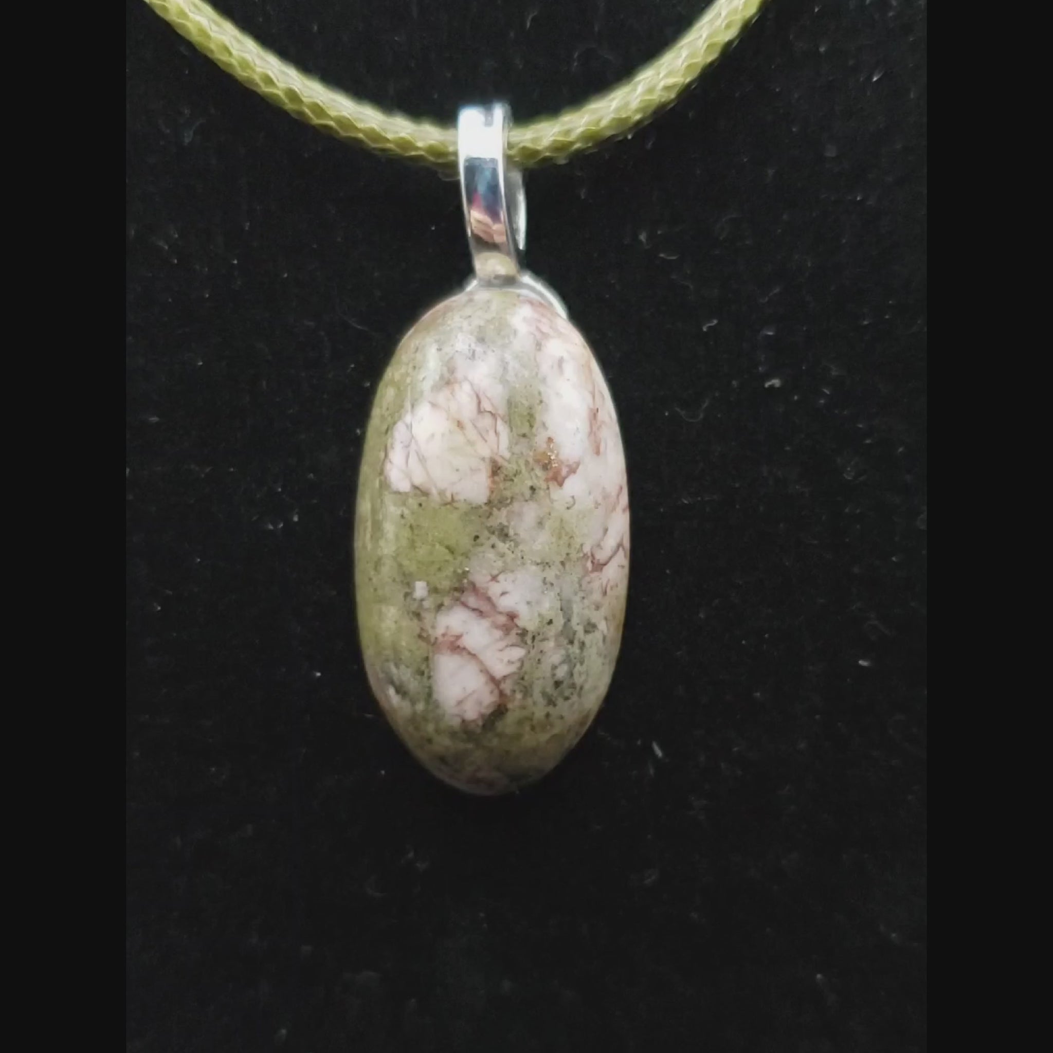 Jasper Pendant White Green CJ00031 vid